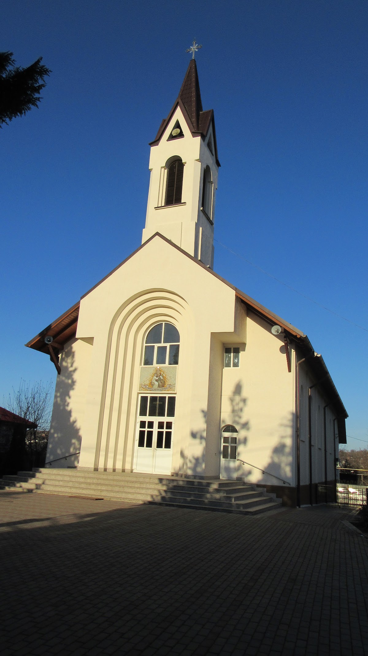 Iglesia católica romana "San Antonio de Padua"