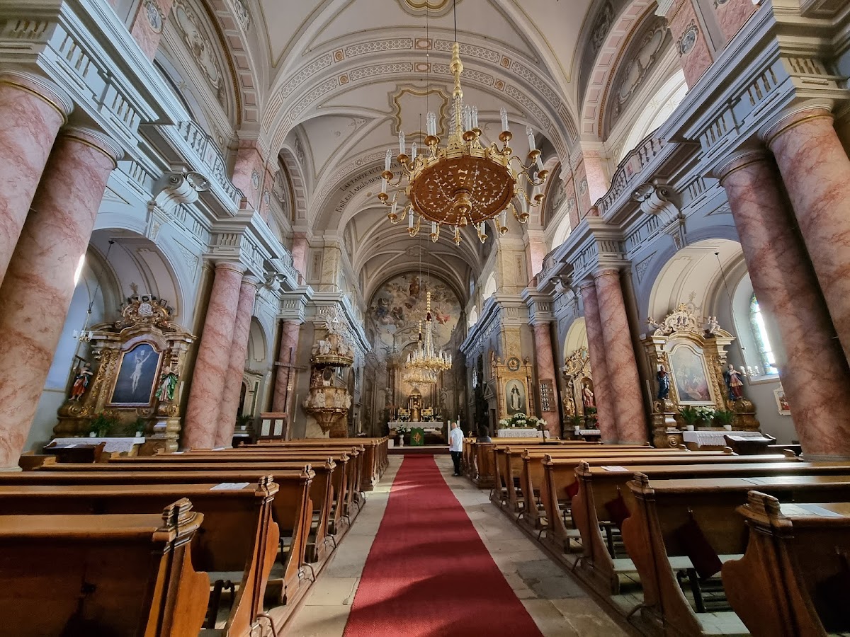 圣三位一体罗马天主教堂 - foto 2