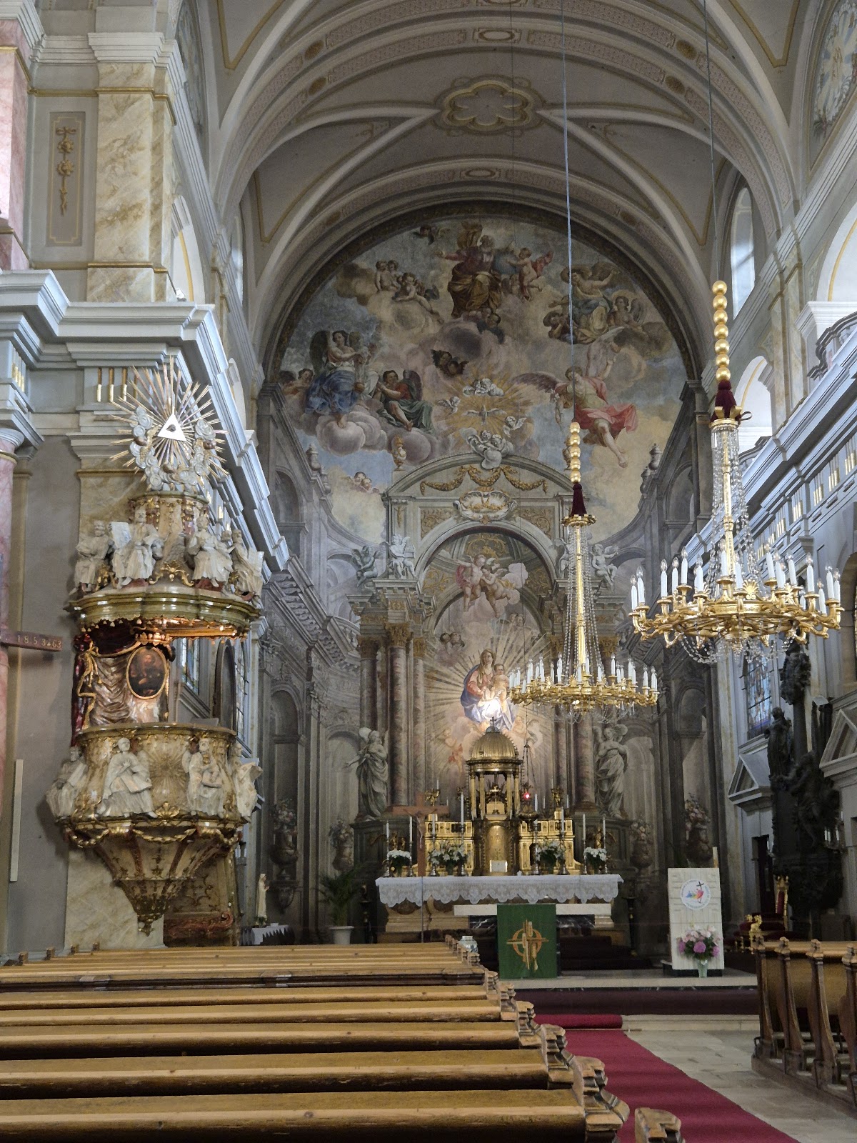 圣三位一体罗马天主教堂 - foto 4