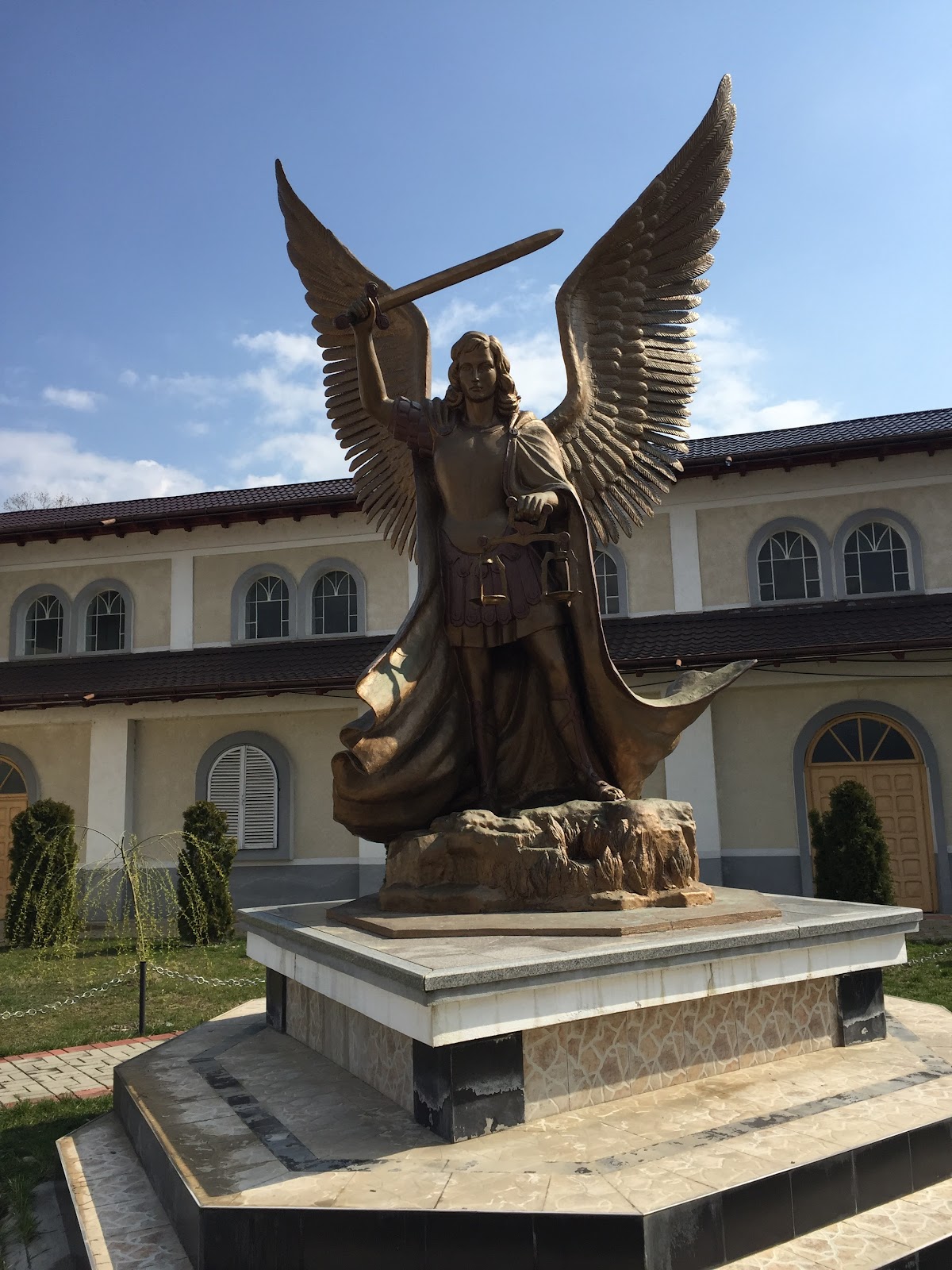 Biserica romano-catolică „Sfântul Mihail” - foto 3