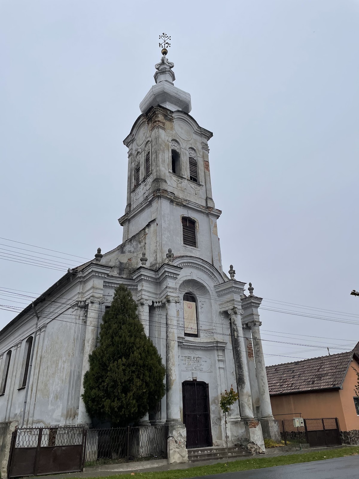 Biserica romano-catolică Sfinții Apostoli Petru și Paul - foto 2