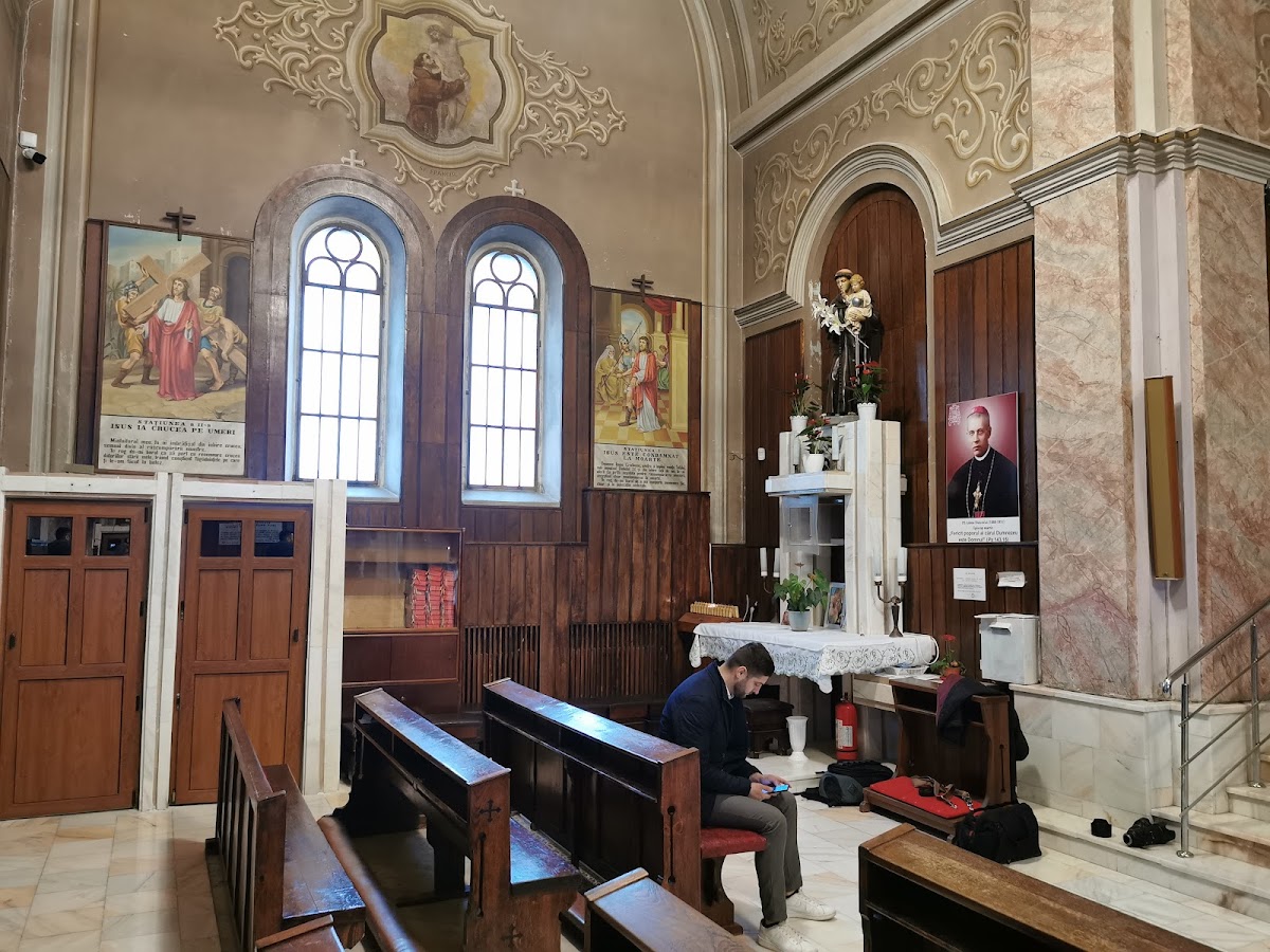 Biserica romano-catolică „Sfinții Petru și Paul’’ Onești - foto 5