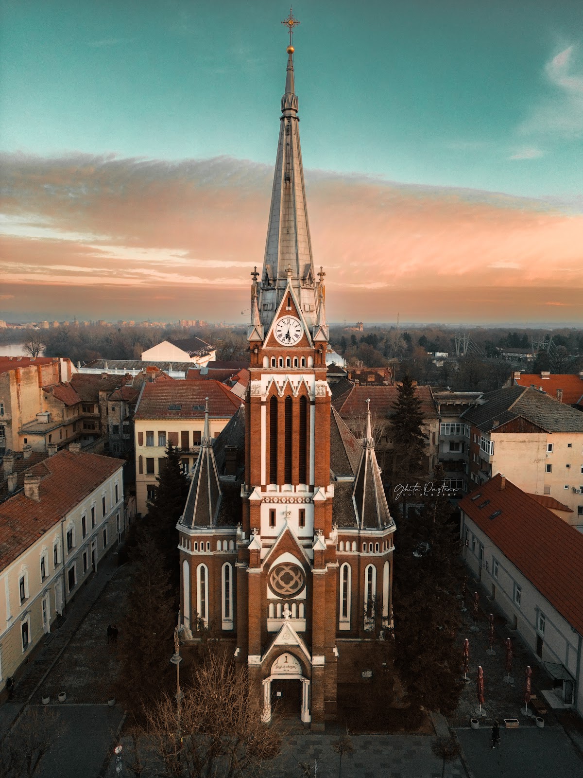 Biserica Roșie - foto 2