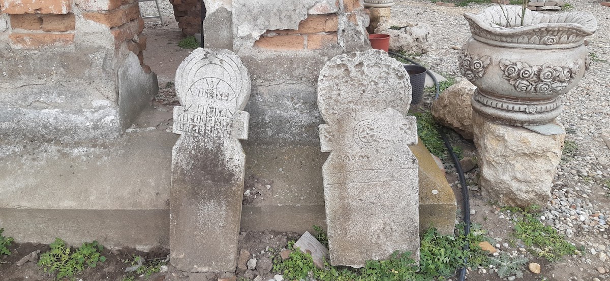 Ruined Church of Ciuperceni-Poiana - foto 5