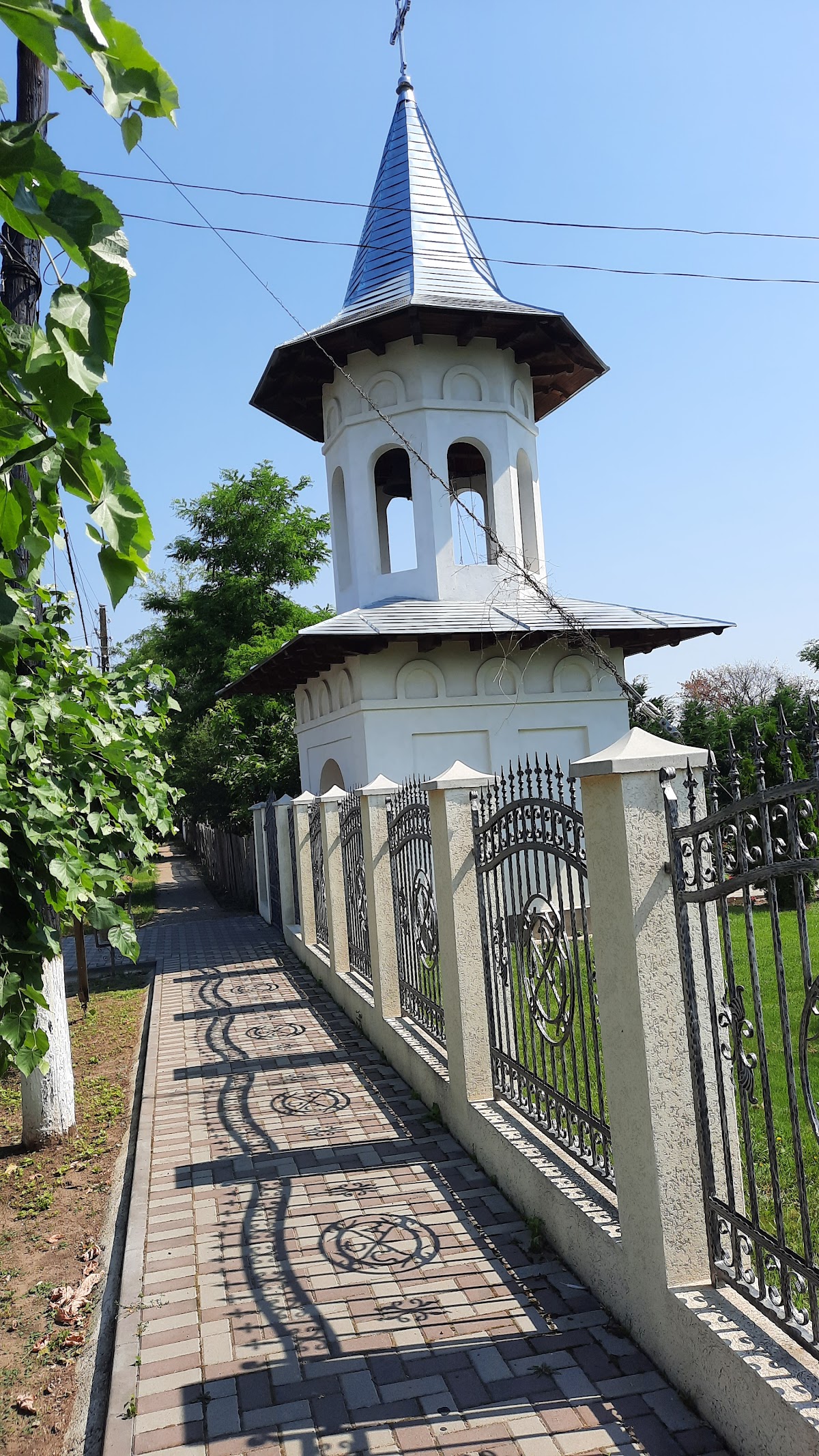Église de Sainte Cuvioasa Parascheva et du Voïvode Saint Stefan Cel Mare - foto 2