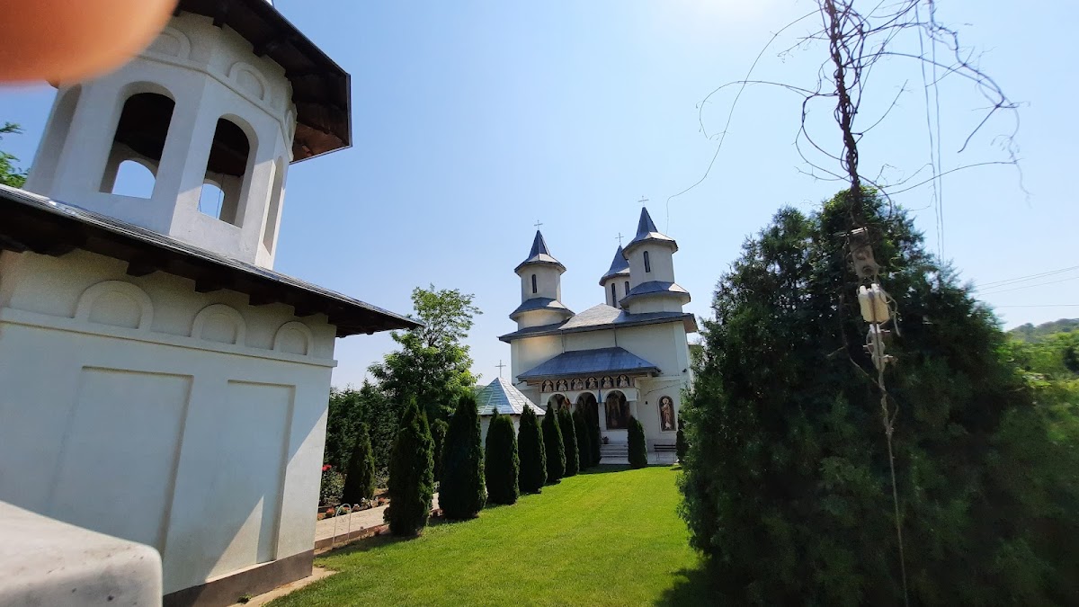 Église de Sainte Cuvioasa Parascheva et du Voïvode Saint Stefan Cel Mare - foto 3