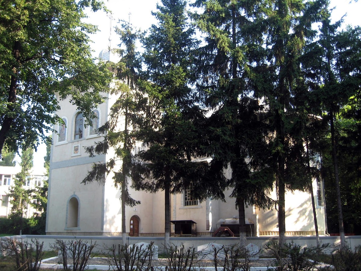 Biserica Sf Voievozi Pașcani