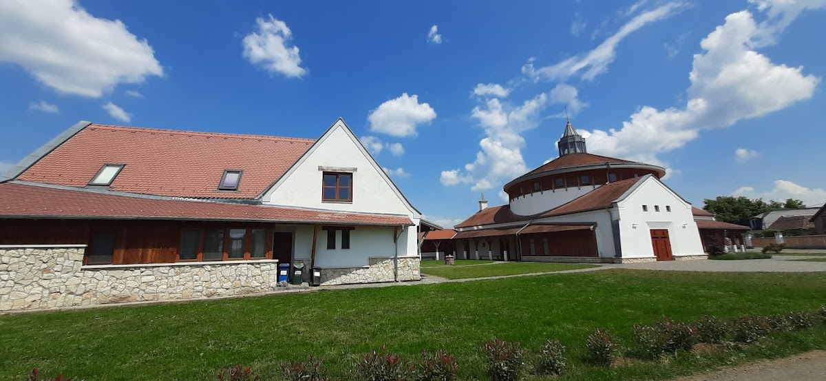Szent Család Templom - foto 4