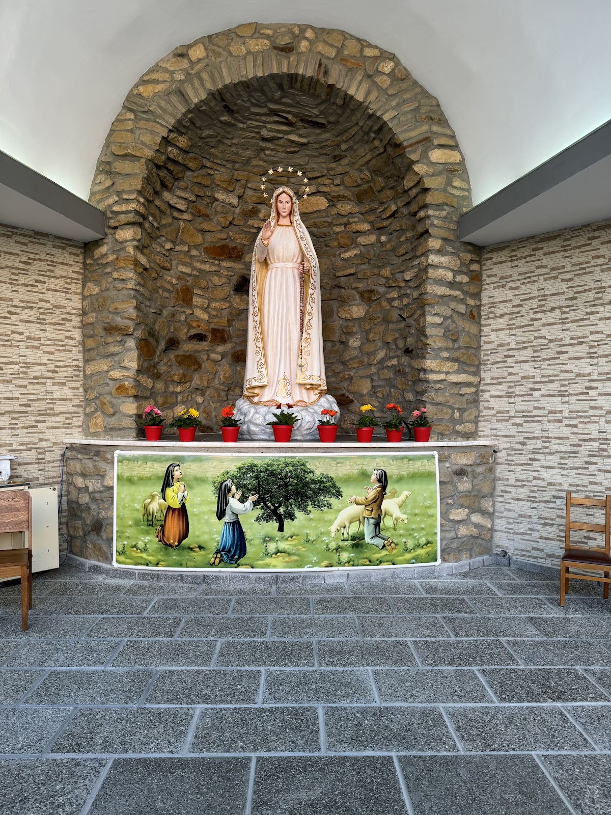 Église "Sainte Marie, Reine du Rosaire" - foto 4