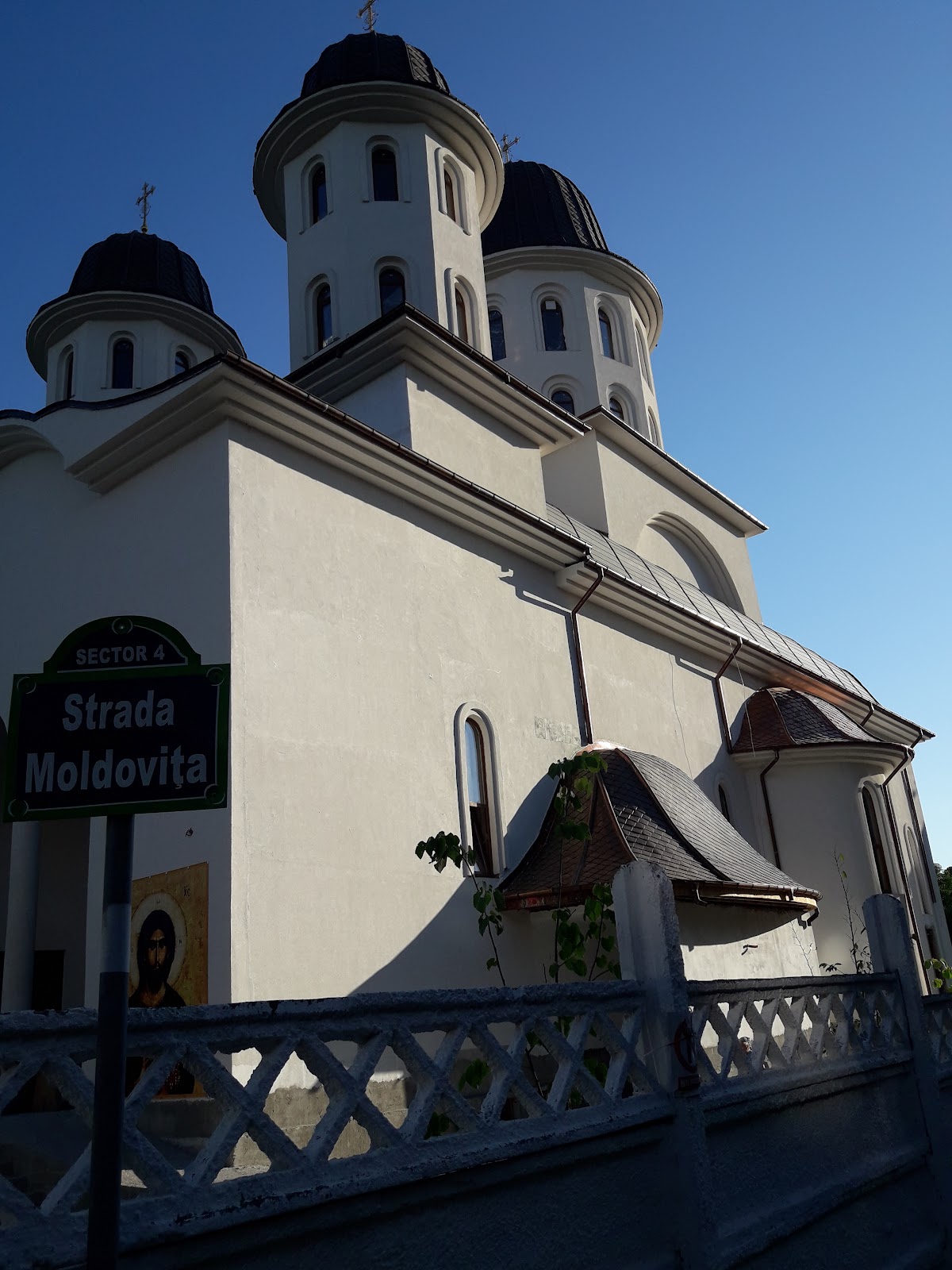 Biserica Sfântul Daniil Sihastrul - foto 3