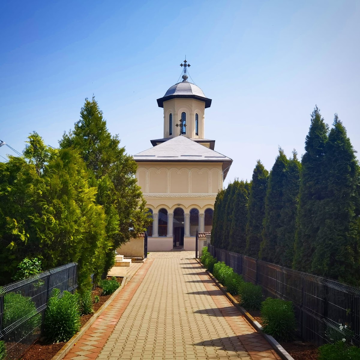 Biserica Sfântul Dumitru şi Sfinţii Împăraţi