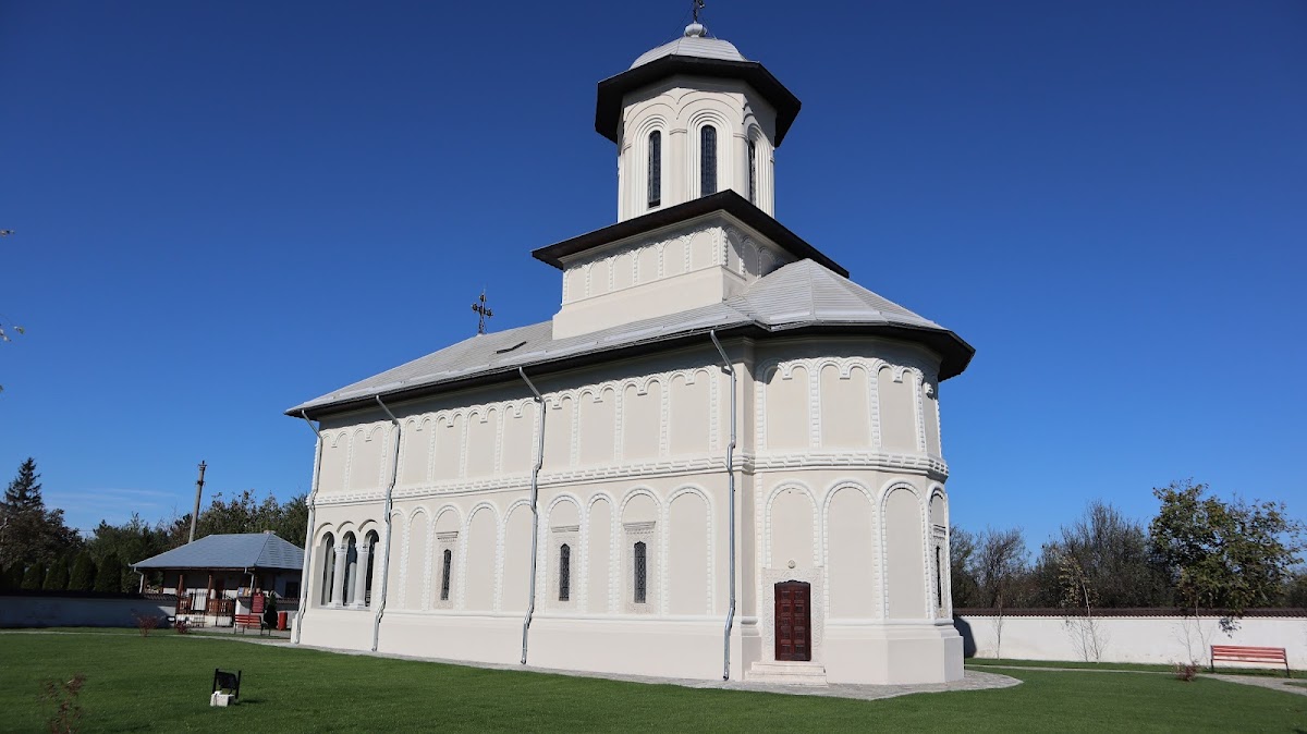 Biserica Sfântul Dumitru şi Sfinţii Împăraţi - foto 2