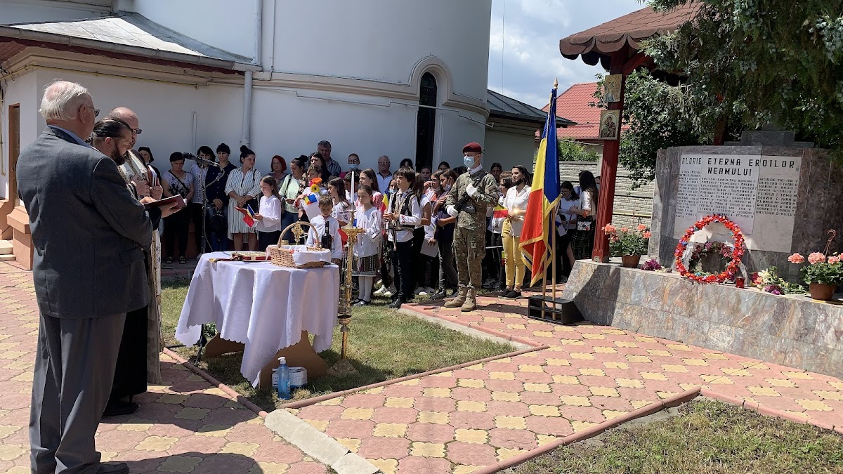 Biserica "Sfântul Ierarh Nicolae" - foto 2