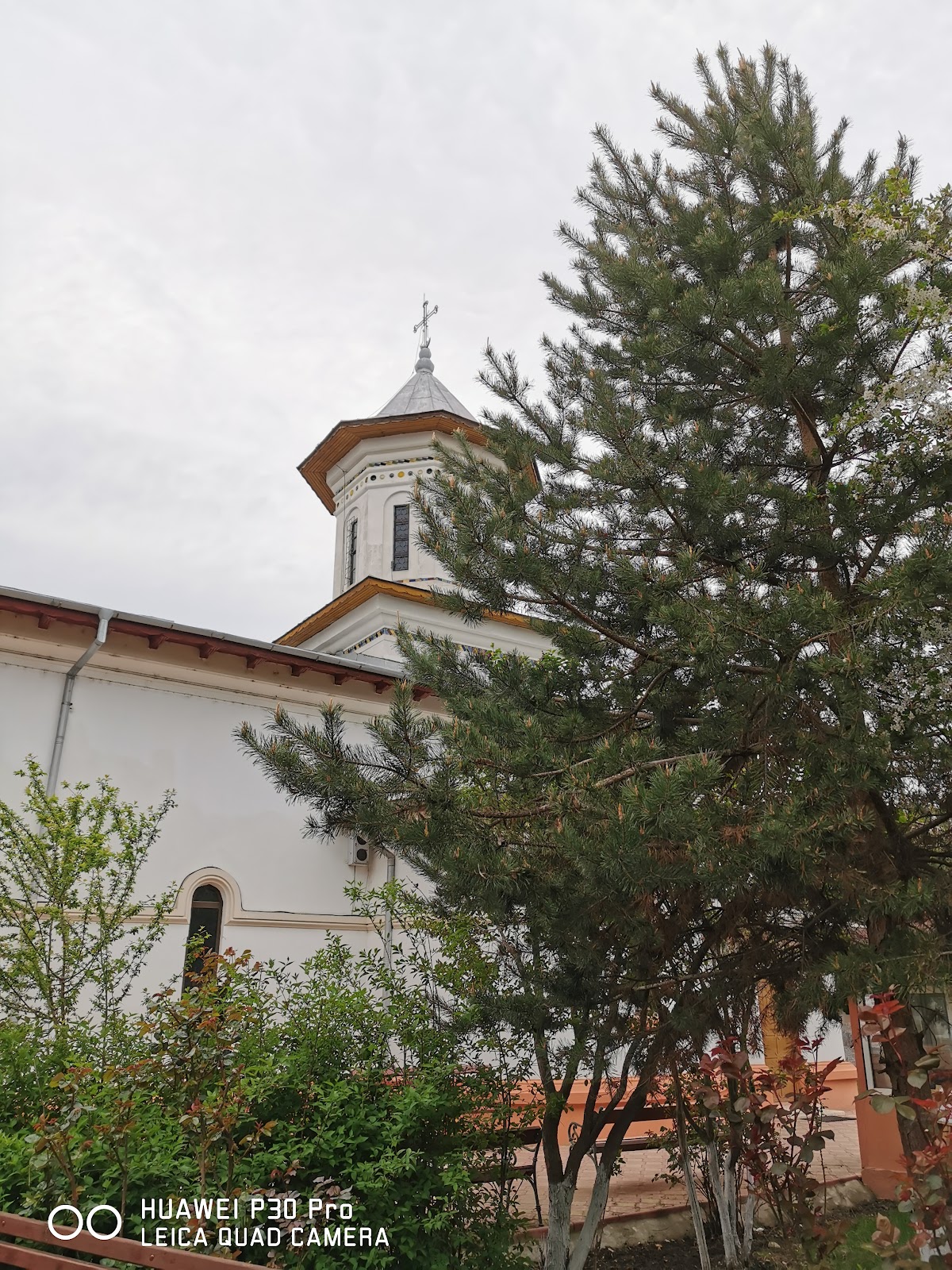 Biserica "Sfântul Ierarh Nicolae" - foto 4