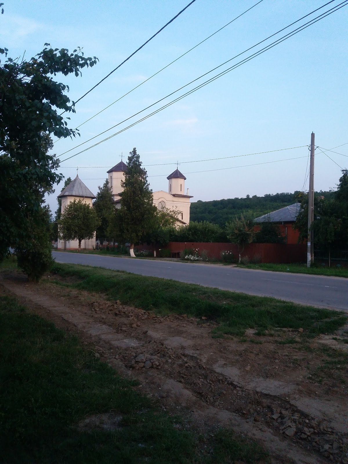 Biserica Sfântul Mare Mucenic Gheorghe - foto 4