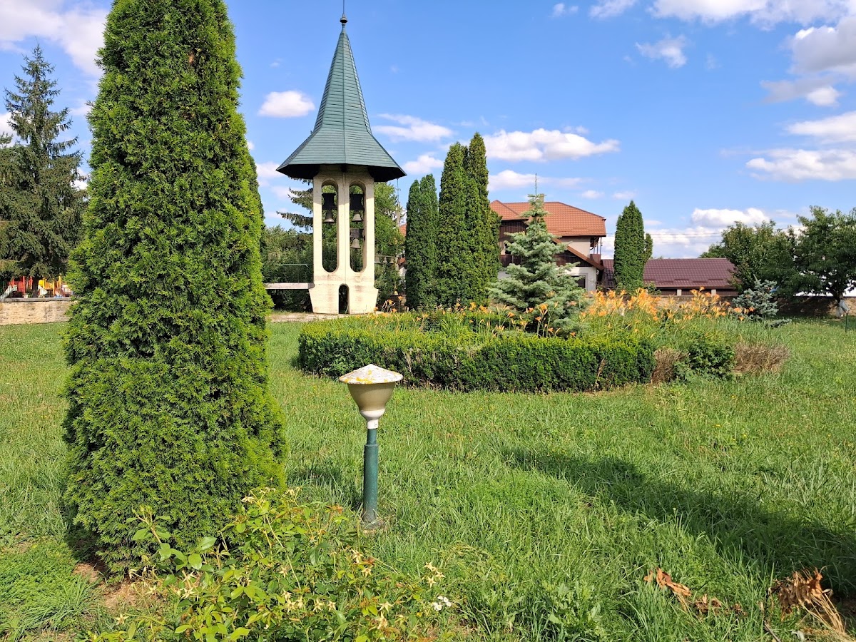 Biserica „Sfântul Mare Mucenic Gheorghe” din Hârlăuu - foto 2