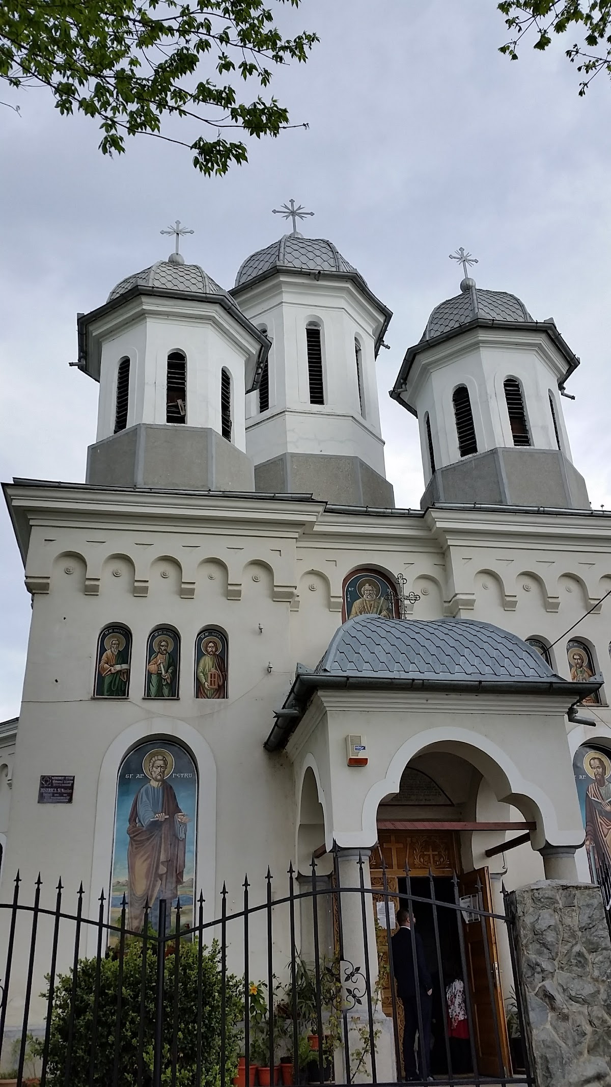 Biserica Sfântul Nicolae - foto 1