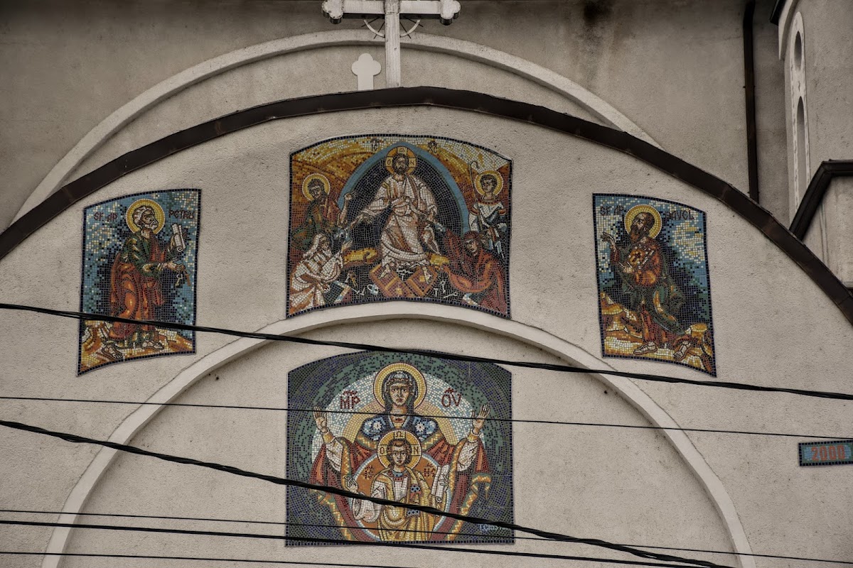 Biserica Sfântul Petru şi Pavel - foto 2