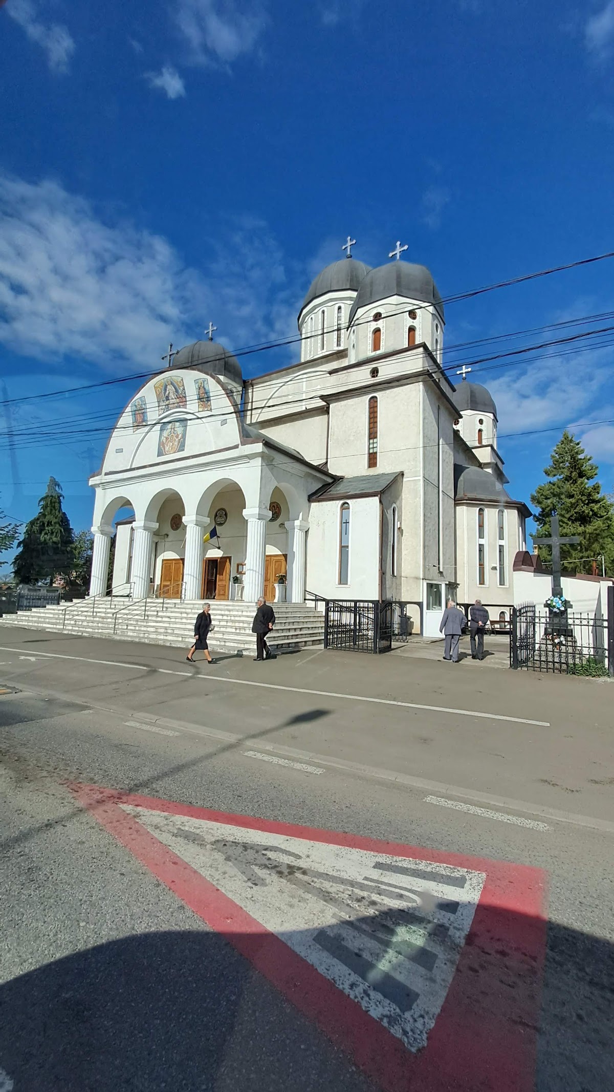 Biserica Sfântul Petru şi Pavel - foto 4