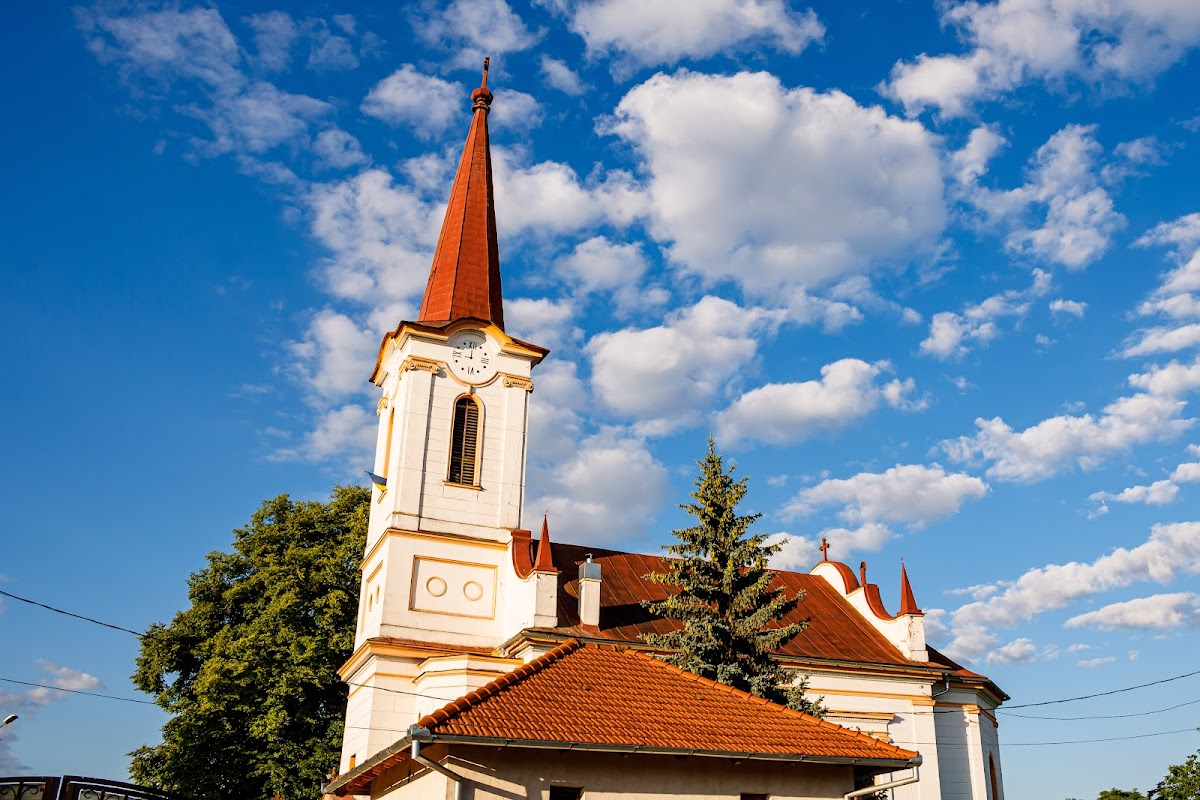 Biserica Sfinții Apostoli Petru și Pavel - foto 4