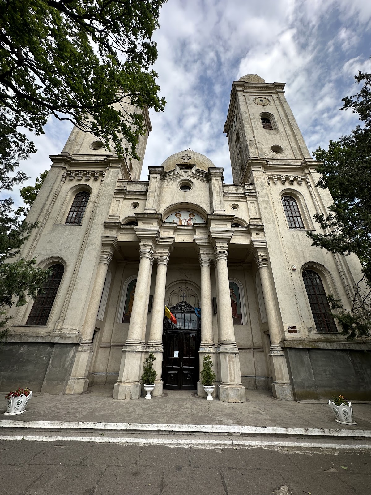 Biserica " Sfinții Apostoli Petru şi Pavel" Brăila