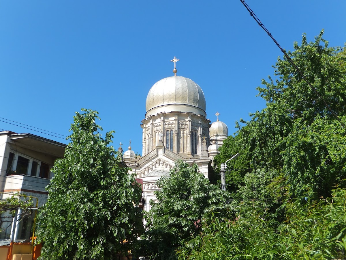 Biserica " Sfinții Apostoli Petru şi Pavel" Brăila - foto 2