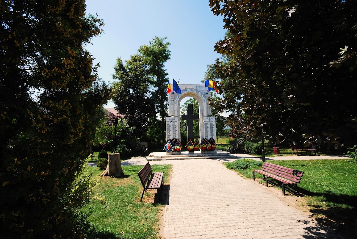 Biserica Sfinții Arhangheli - foto 5