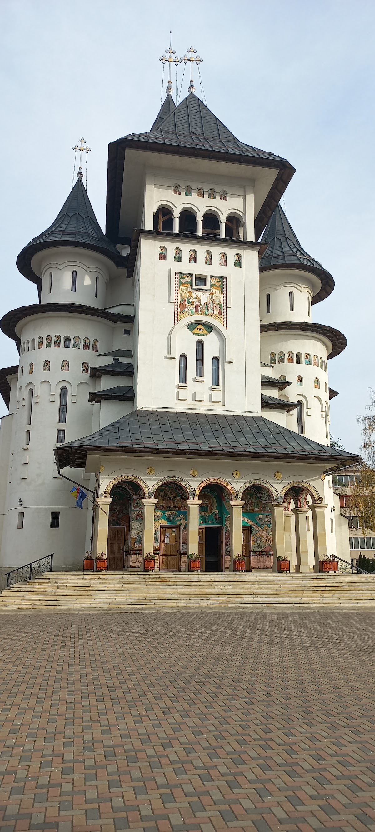 Biserica Sfinții Arhangheli Mihail și Gavriil din Gura Humorului - foto 4