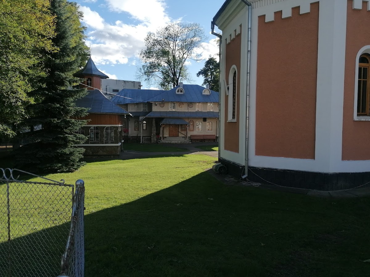 Biserica Sfinții Arhangheli Mihail și Gavriil din Gura Humorului - foto 5