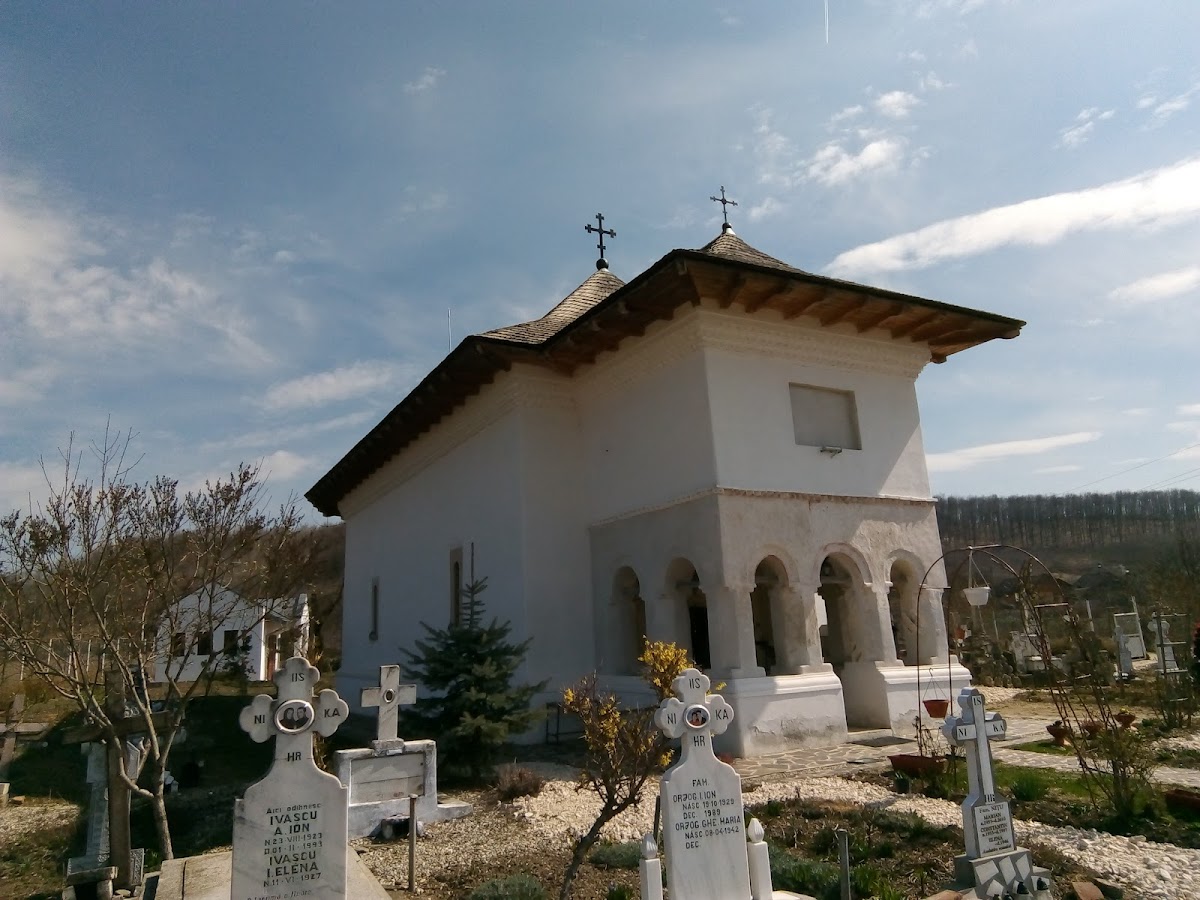 Biserica Sfinții Arhangheli Mihail și Gavril - foto 1