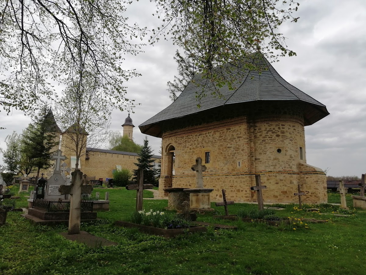 Biserica "Sfinții Ilie și Ioan Teologul" din Dragormirna Mică