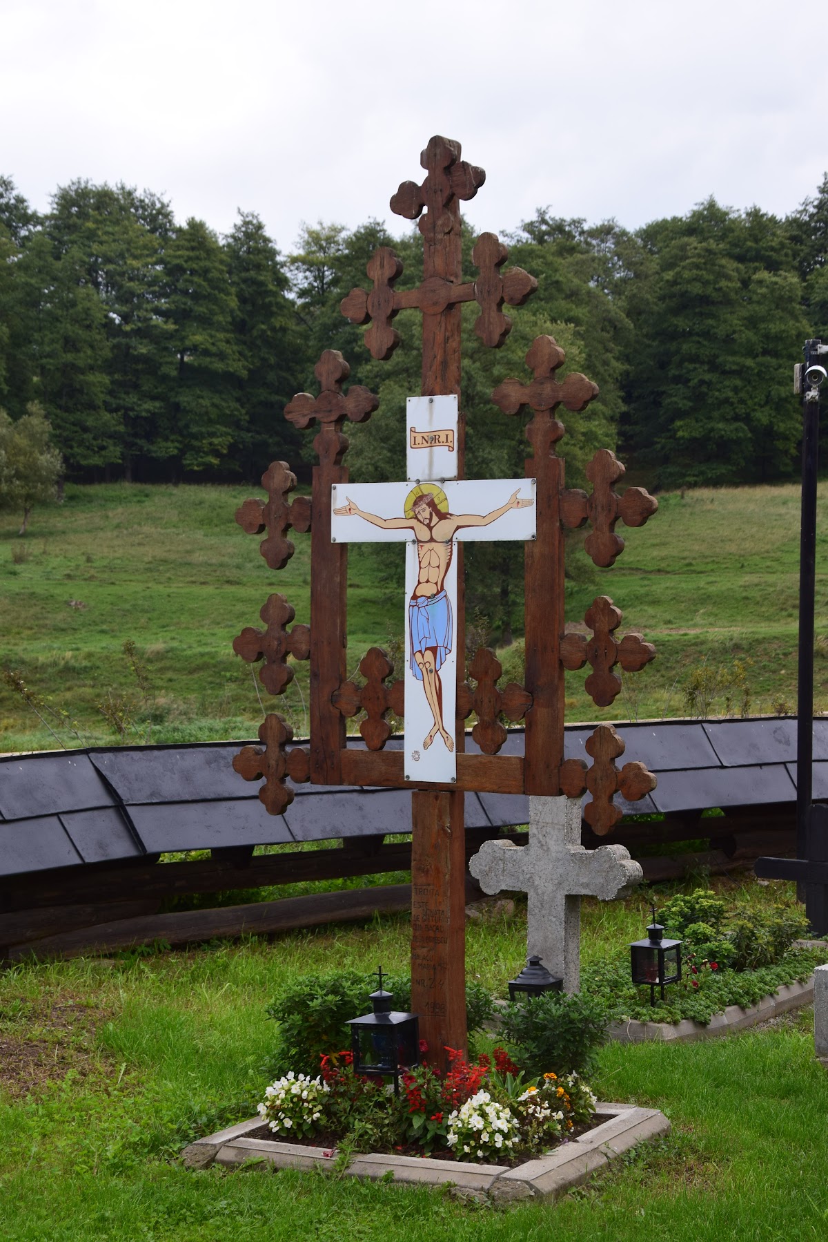 Iglesia "Santos Elías y Juan Teólogo" en Dragomirna Mică - foto 3