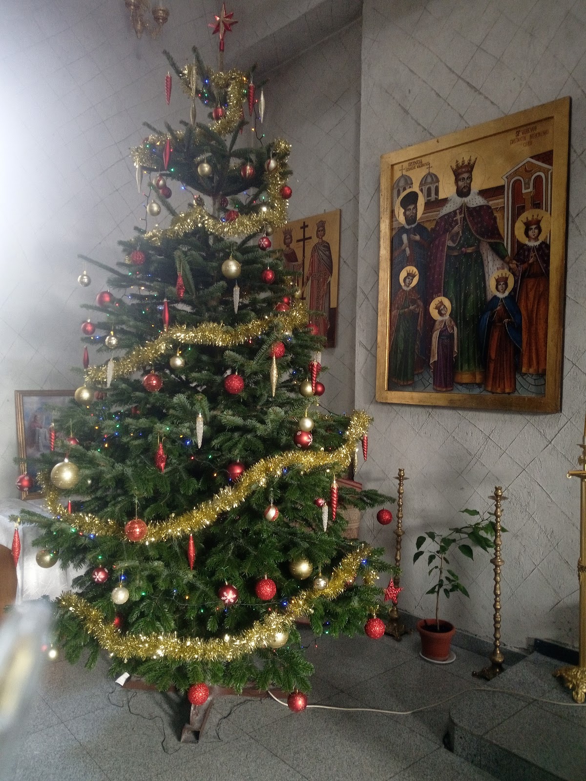 Biserica Sfinții Împărați Constantin și Elena - foto 2