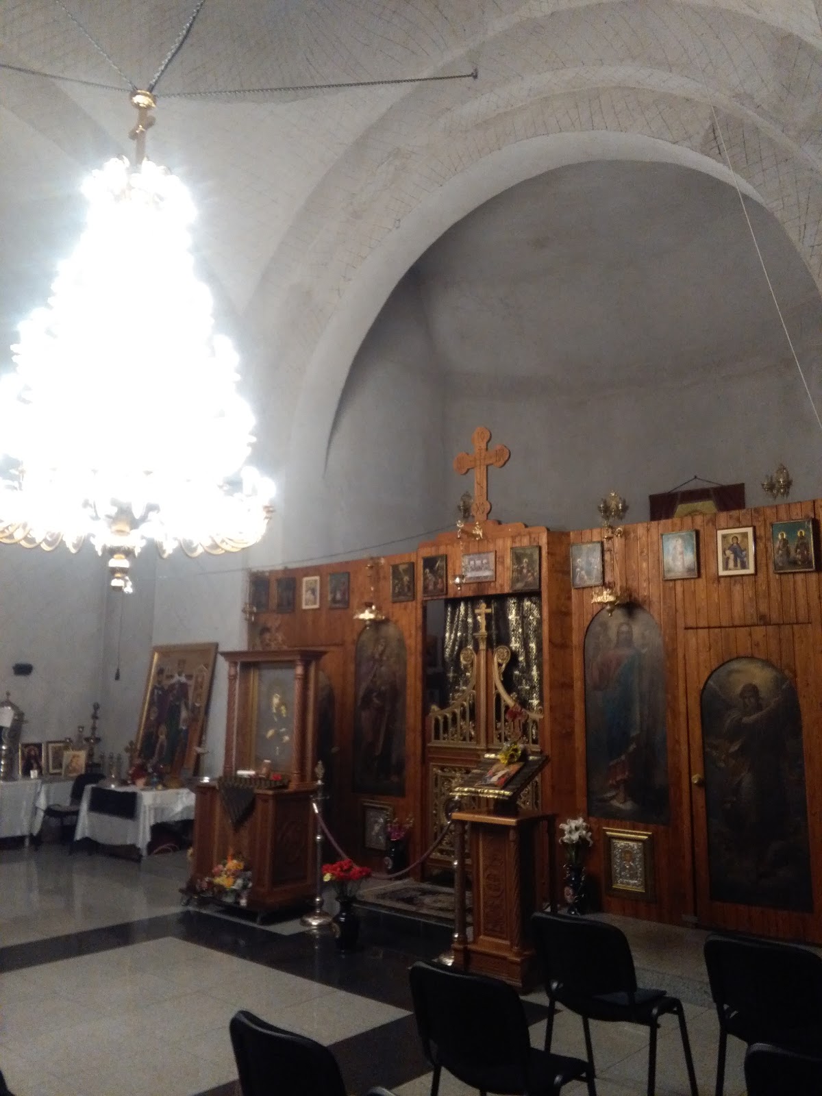 Biserica Sfinții Împărați Constantin și Elena - foto 3