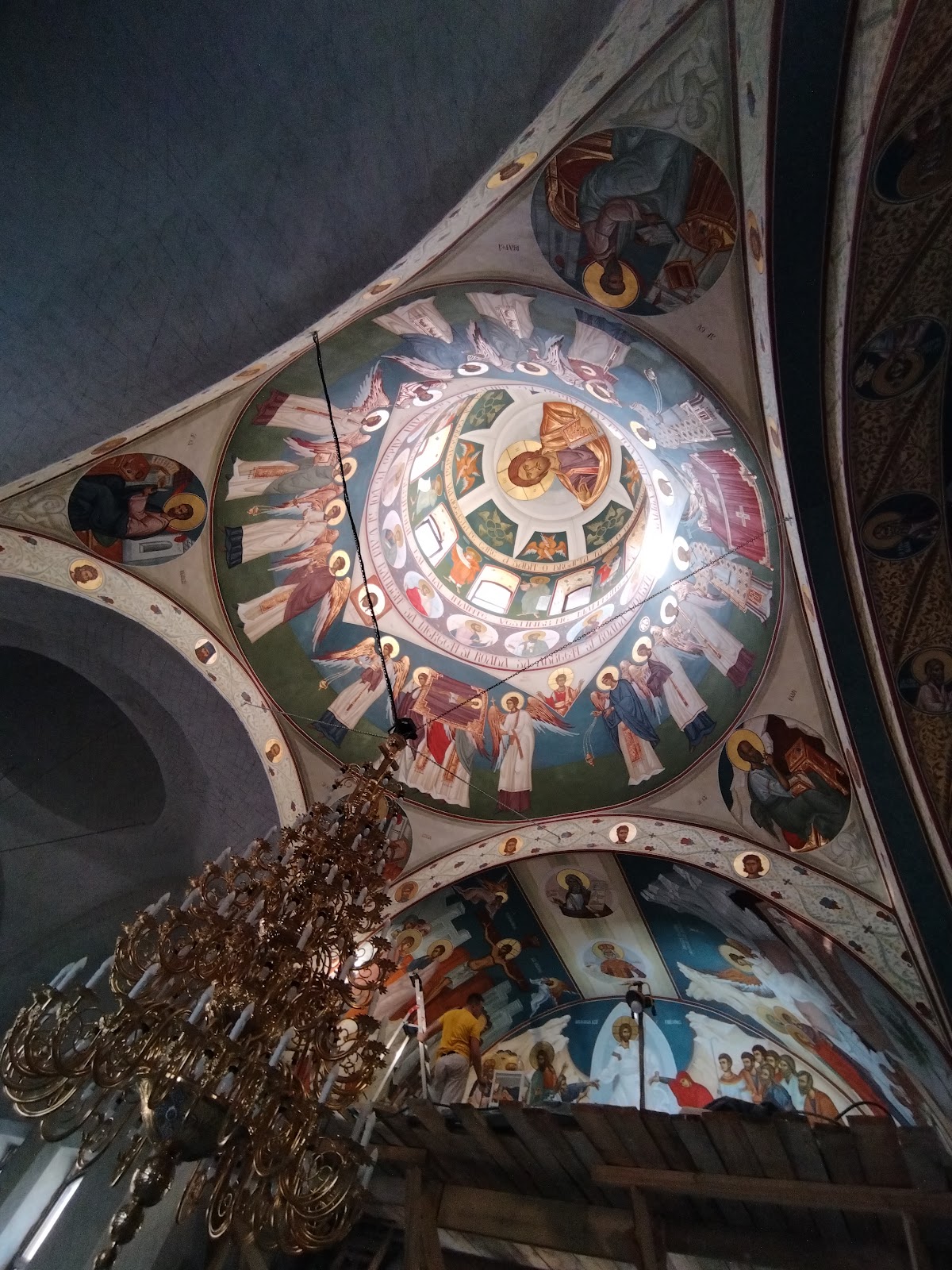 Biserica Sfinții Împărați Constantin și Elena - foto 5