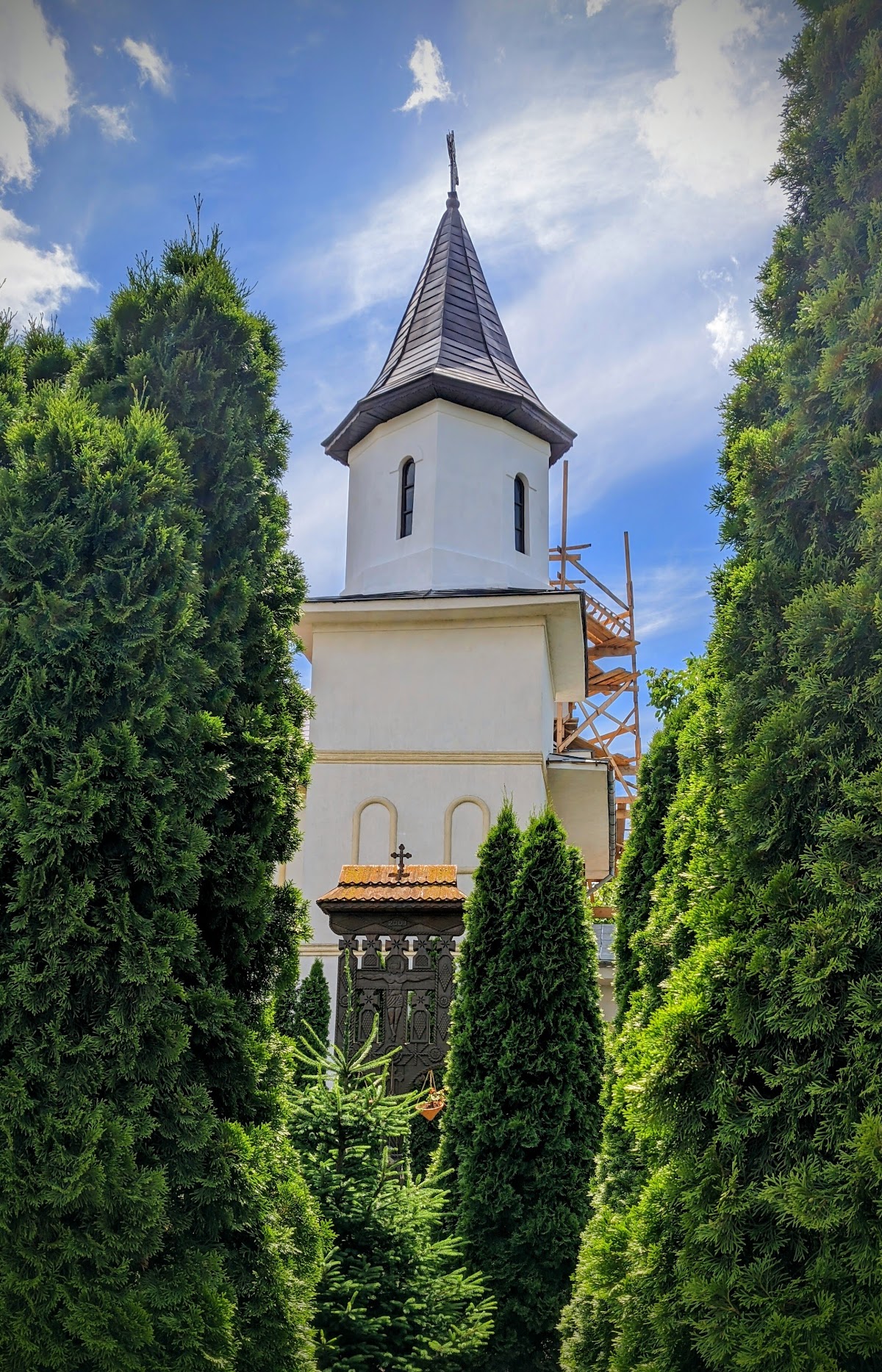 Biserica „Sfinţii Împăraţi Constantin şi Elena“ Pechea - foto 4