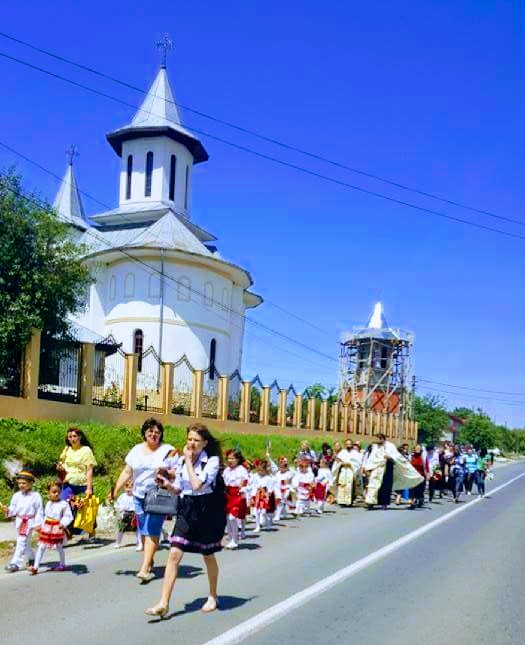 Biserica „Sfinţii Împăraţi Constantin şi Elena“ Pechea - foto 5