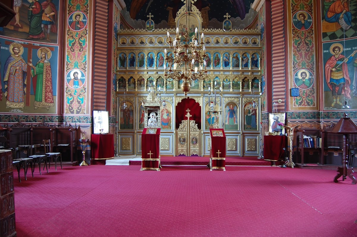 Biserica Sfinții Ioachim și Ana - foto 2