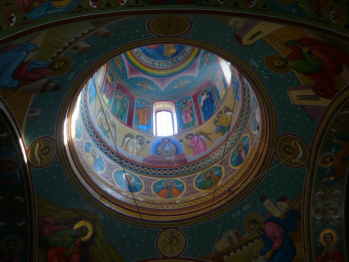 Biserica Sfinții Ioachim și Ana - foto 3