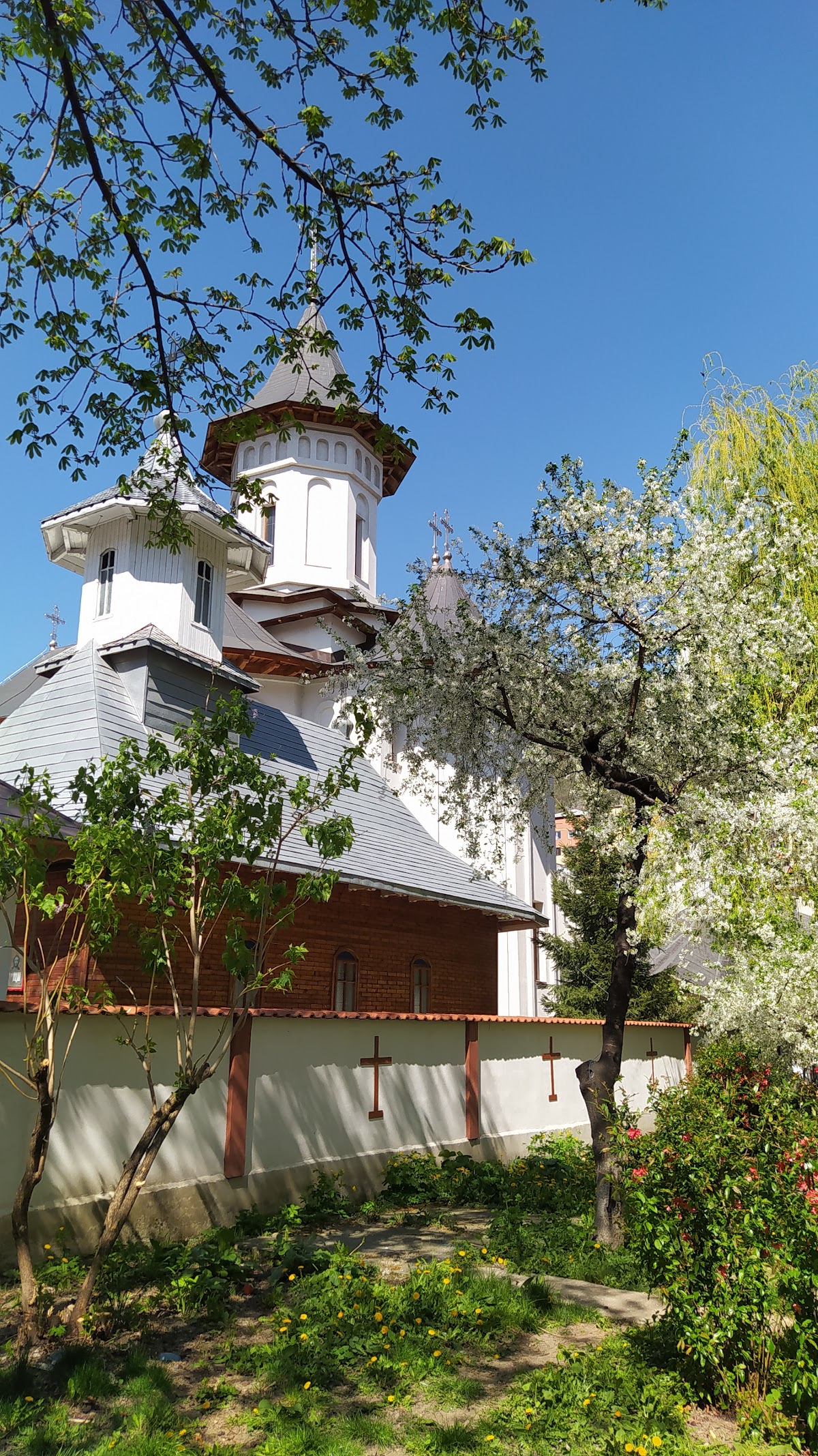 Biserica "Sfintii Parinti Ioachim si Ana" - foto 5