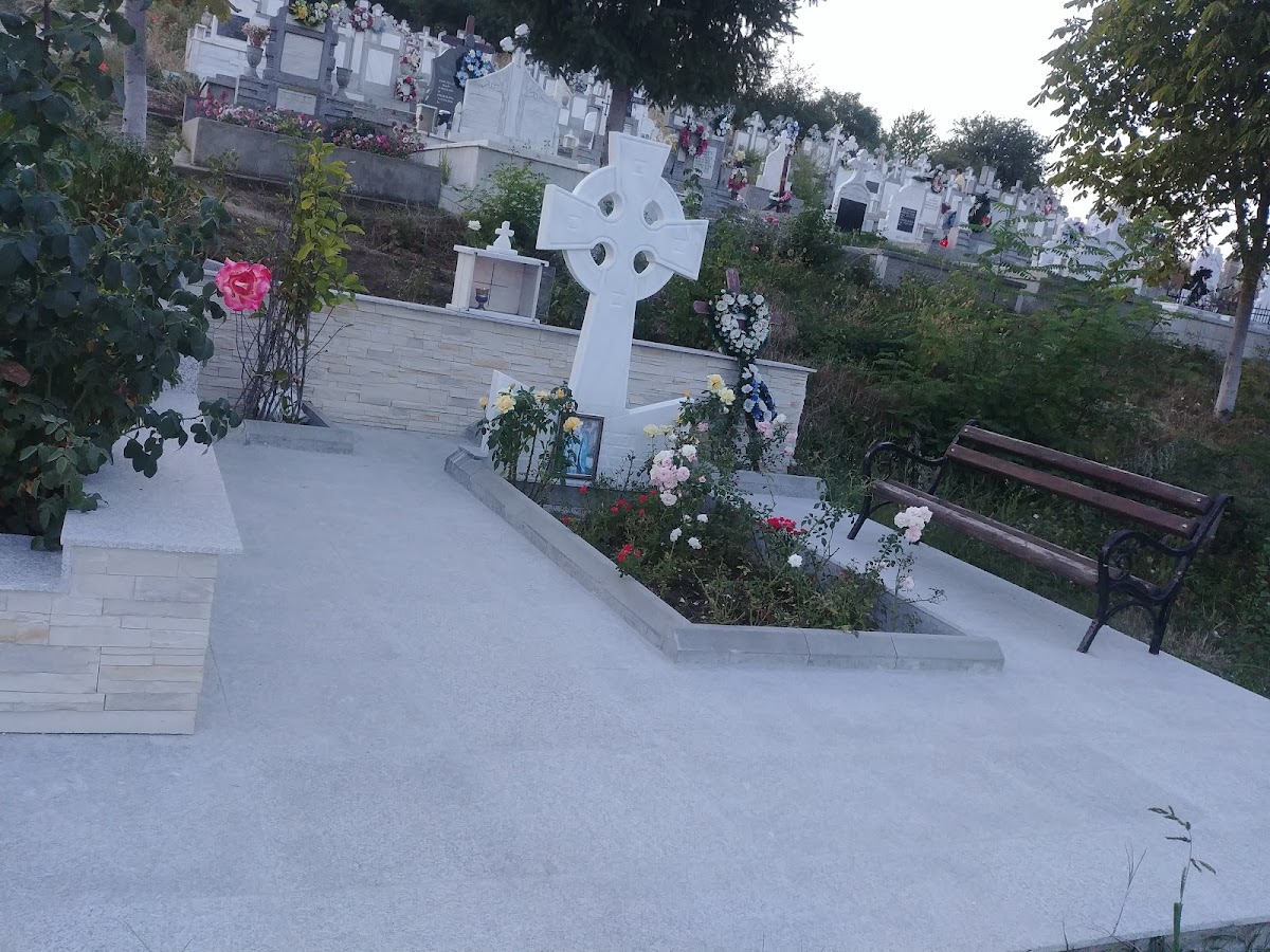 Biserica "Sfinții Trei Ierarhi" - foto 5