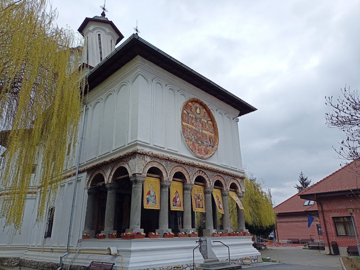 Église "Tous les Saints" - foto 2