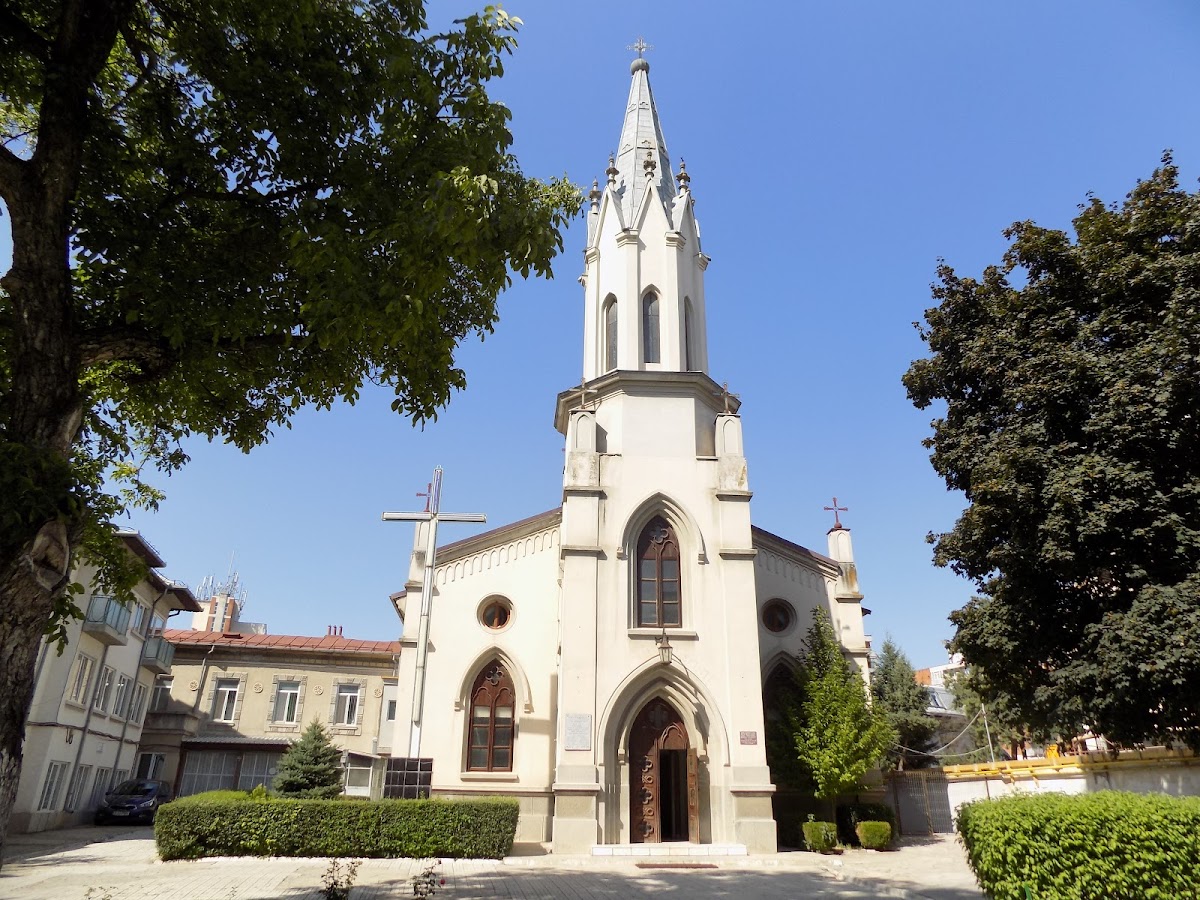 Biserica Toți Sfinții și Sfântul Anton de Padova
