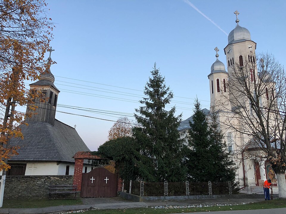 Biserica veche din Curtea, Curtea