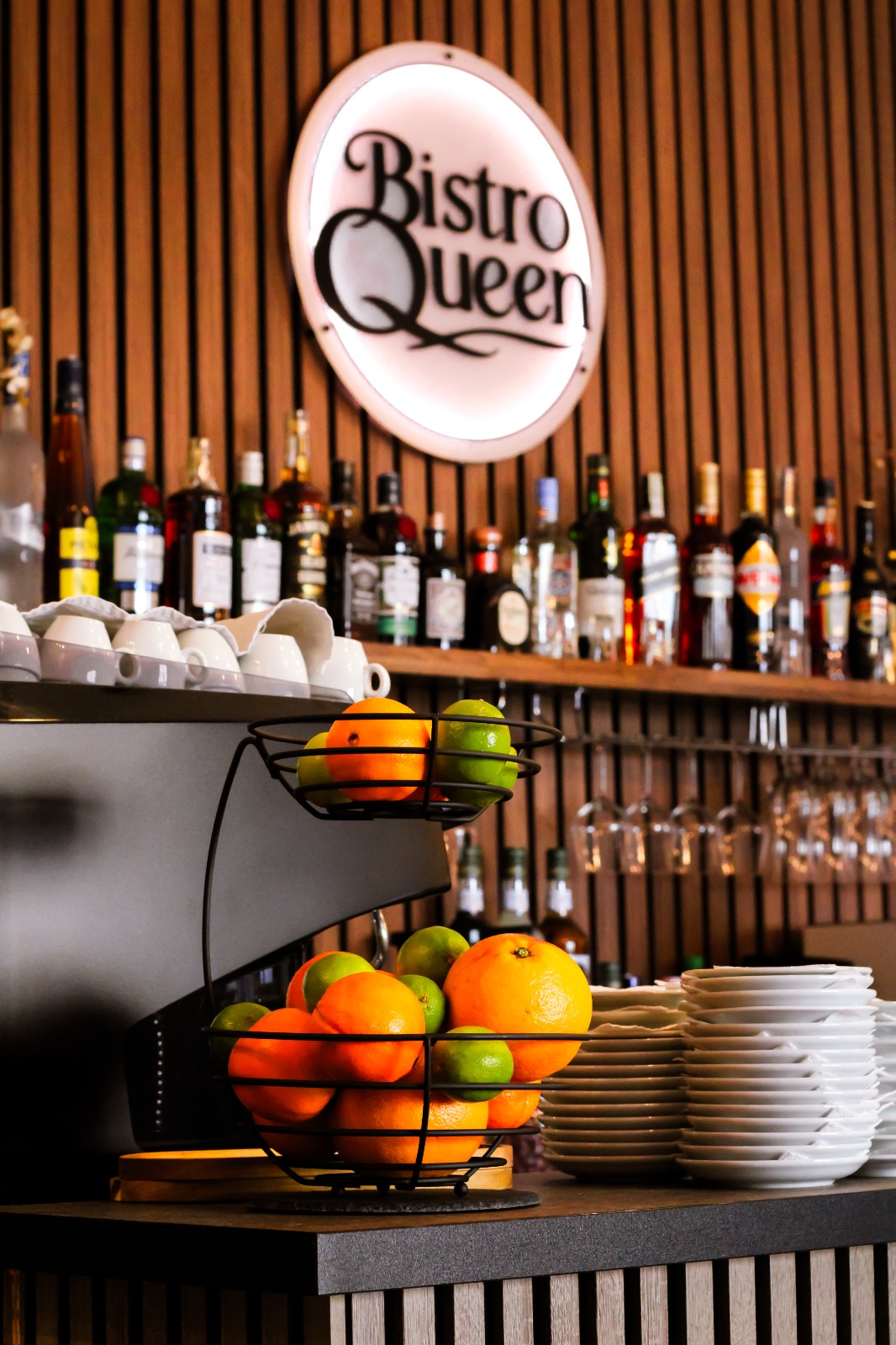 Bistro Queen, Ovidiu