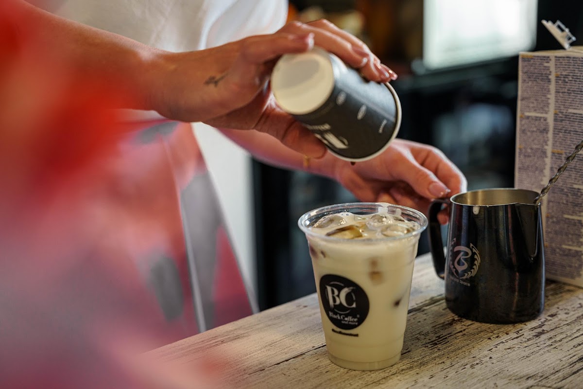 BlackCoffee Pucioasa - foto 2