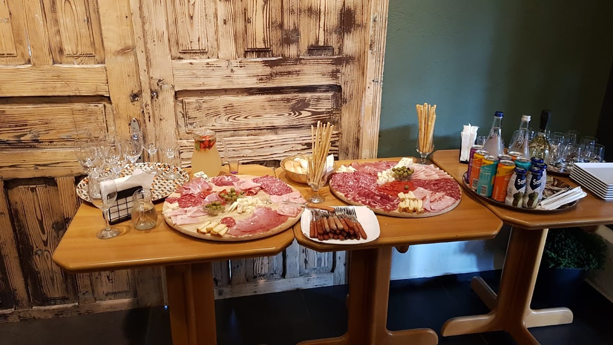 Bucovina Grill - foto 1