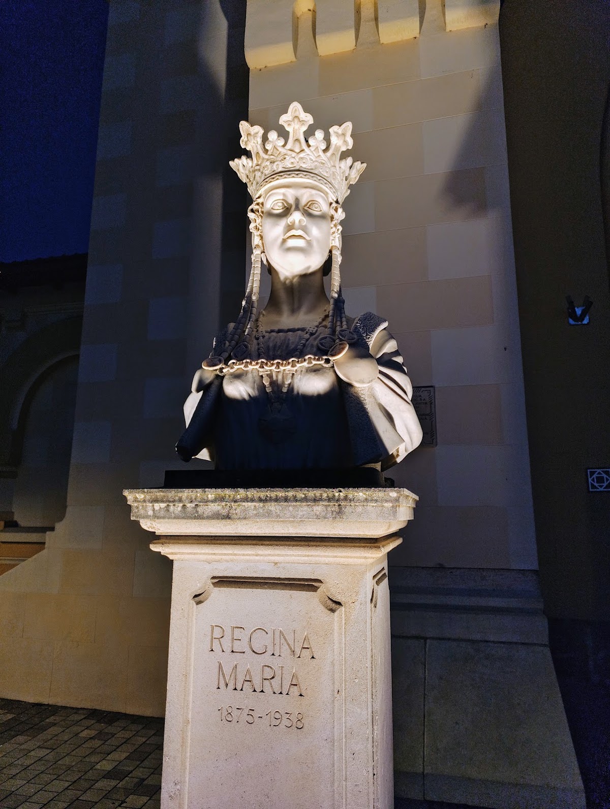 Mária Királynő Mellszobra, Alba Iulia
