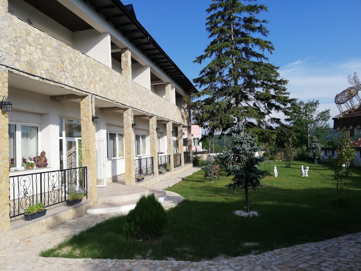 Cabana la Nașu - Poieni, Poieni