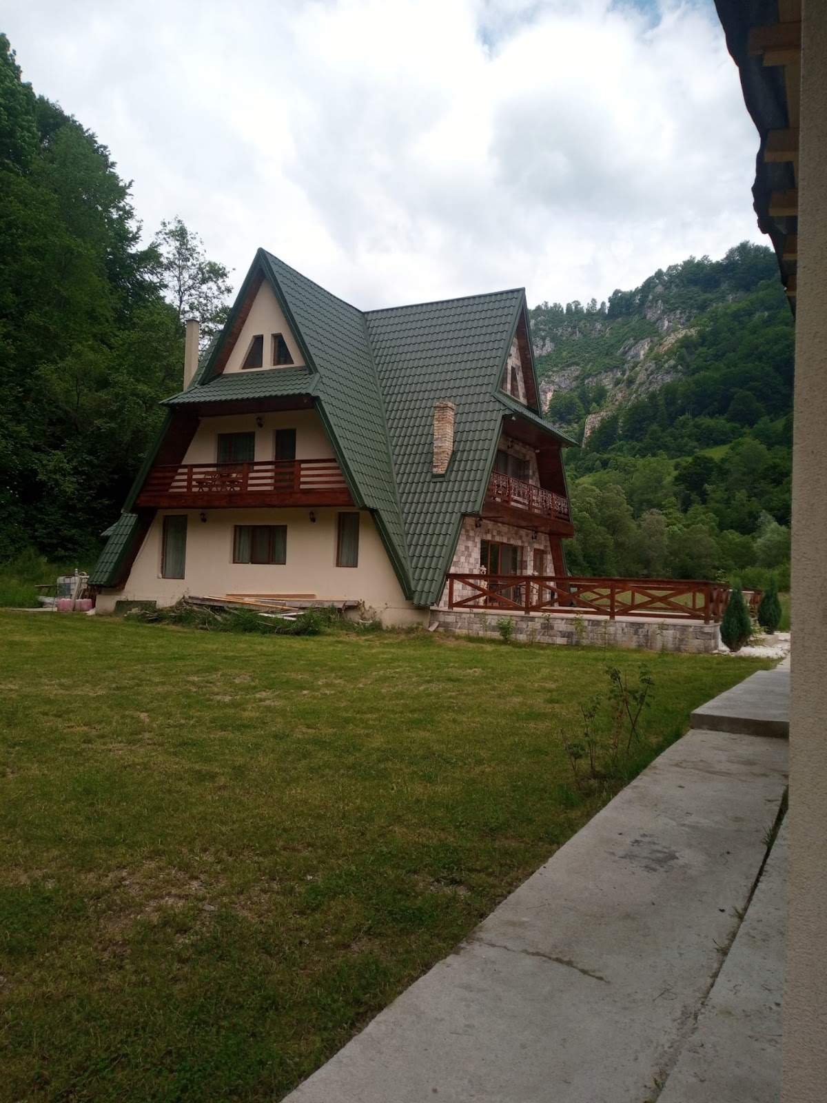 Cabana Taia, Petrila